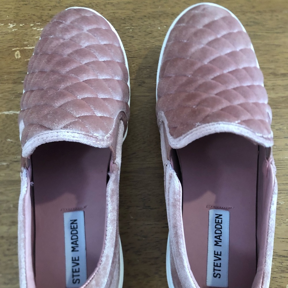 NEW Steve Madden Ecentrcq Casual Shoe Women’s 7